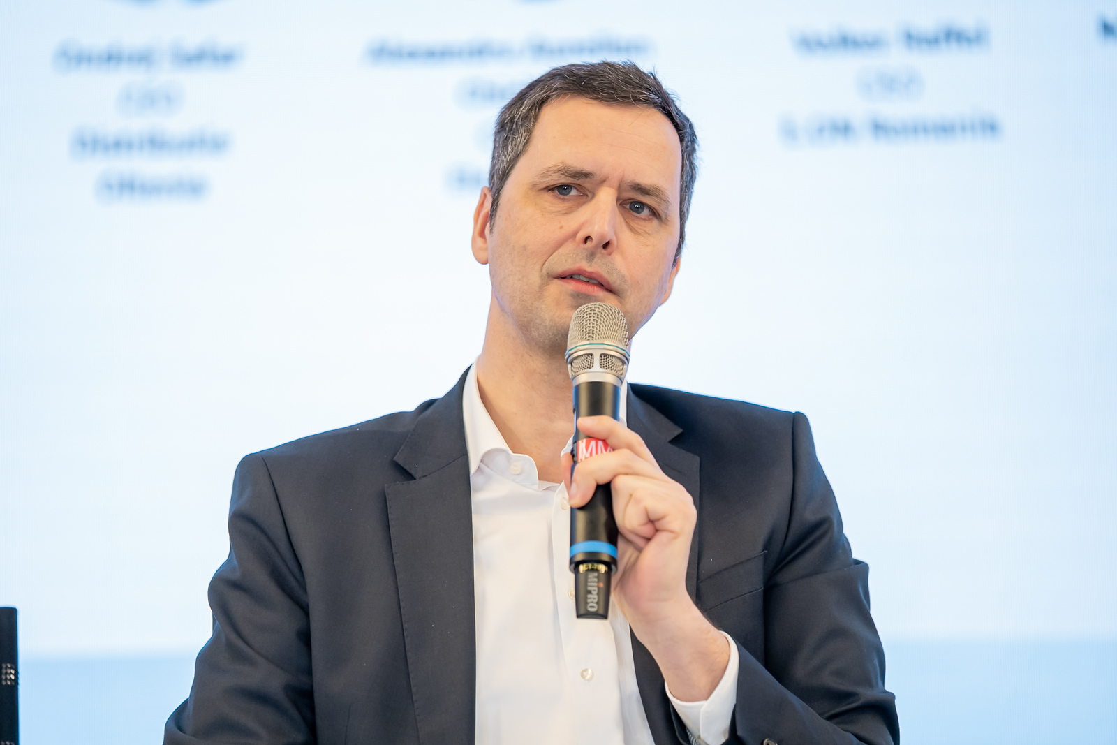 Volker Raffel, CEO, E.ON România: Cadrul de reglementare frânează investițiile în rețele și accesul investitorilor în România, în timp ce Fondul de Modernizare nu respectă termenele de plată