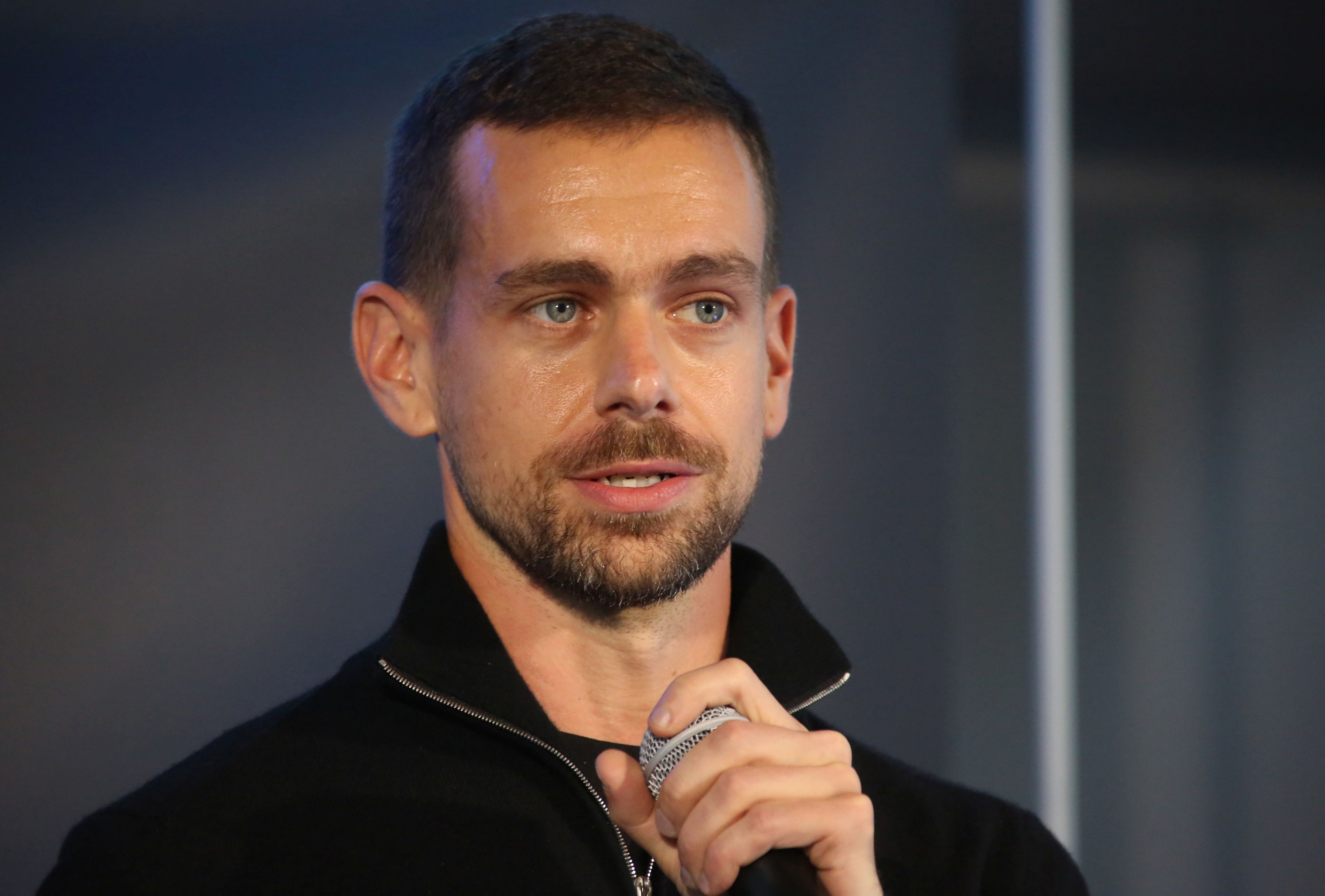 Un avertisment fără precedent: Jack Dorsey, fondatorul Twitter, a dat afară jumătate din angajați și spune că toate companiile mari vor face la fel din cauza AI-ului