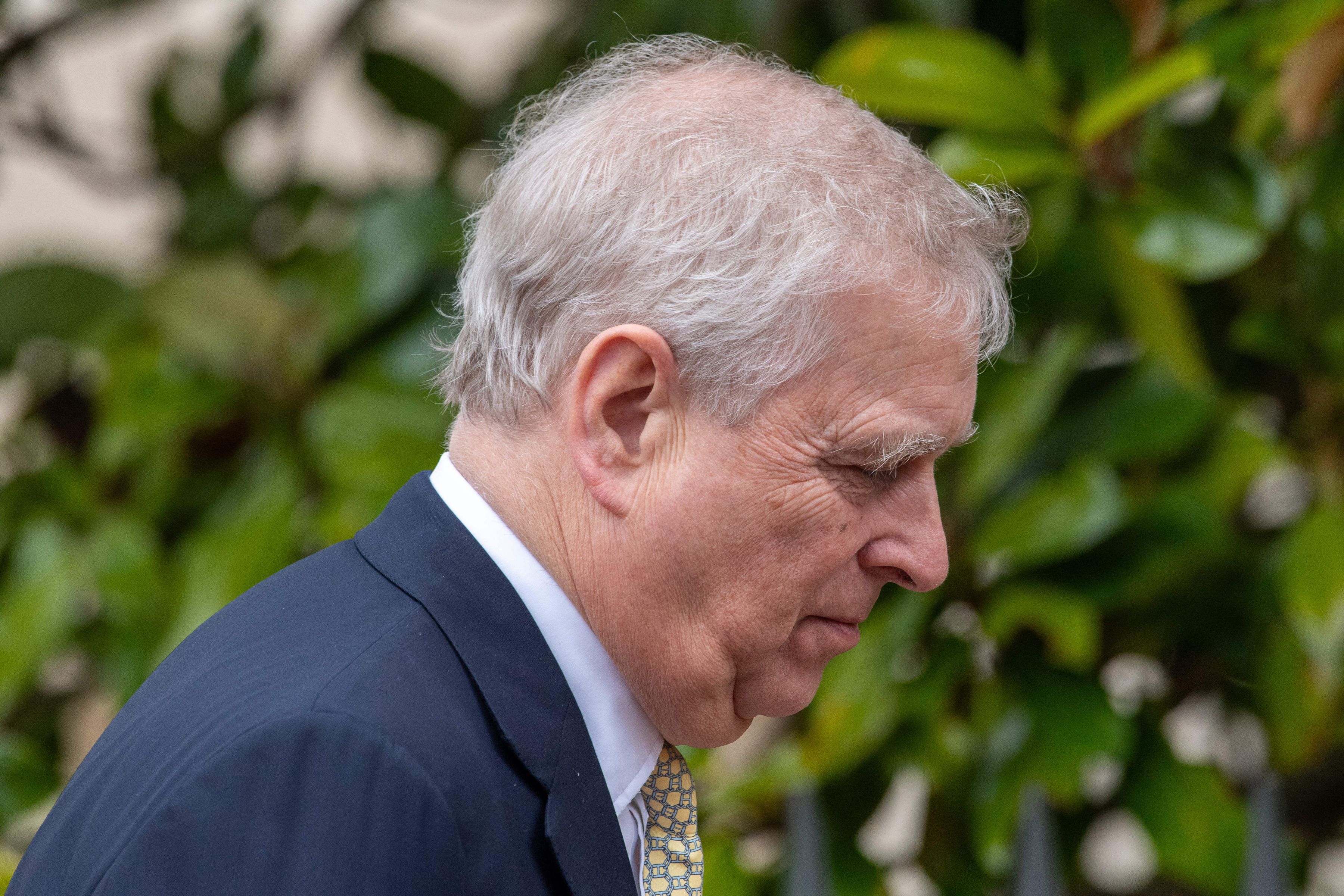 Cea mai mare criză din istoria monarhiei britanice: Andrew Mountbatten-Windsor, fratele Regelui Charles, a fost arestat în urma implicării în scandalul Epstein