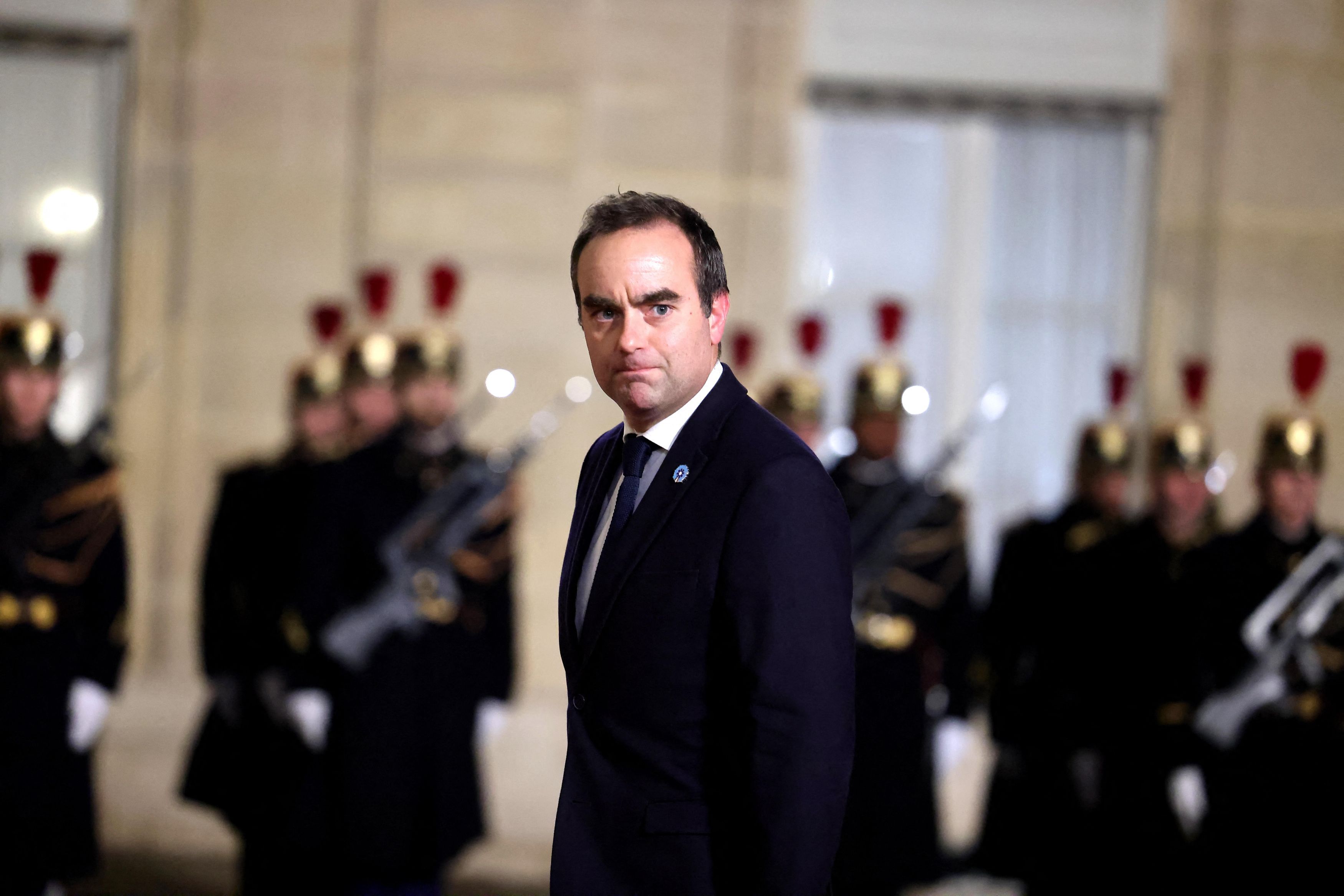 Războiul bugetului din Franța: Cum guvernul minoritar al lui Lecornu a impus austeritatea pe 2026, a învins moțiunea de cenzură și a sacrificat reforma pensiilor lui Macron