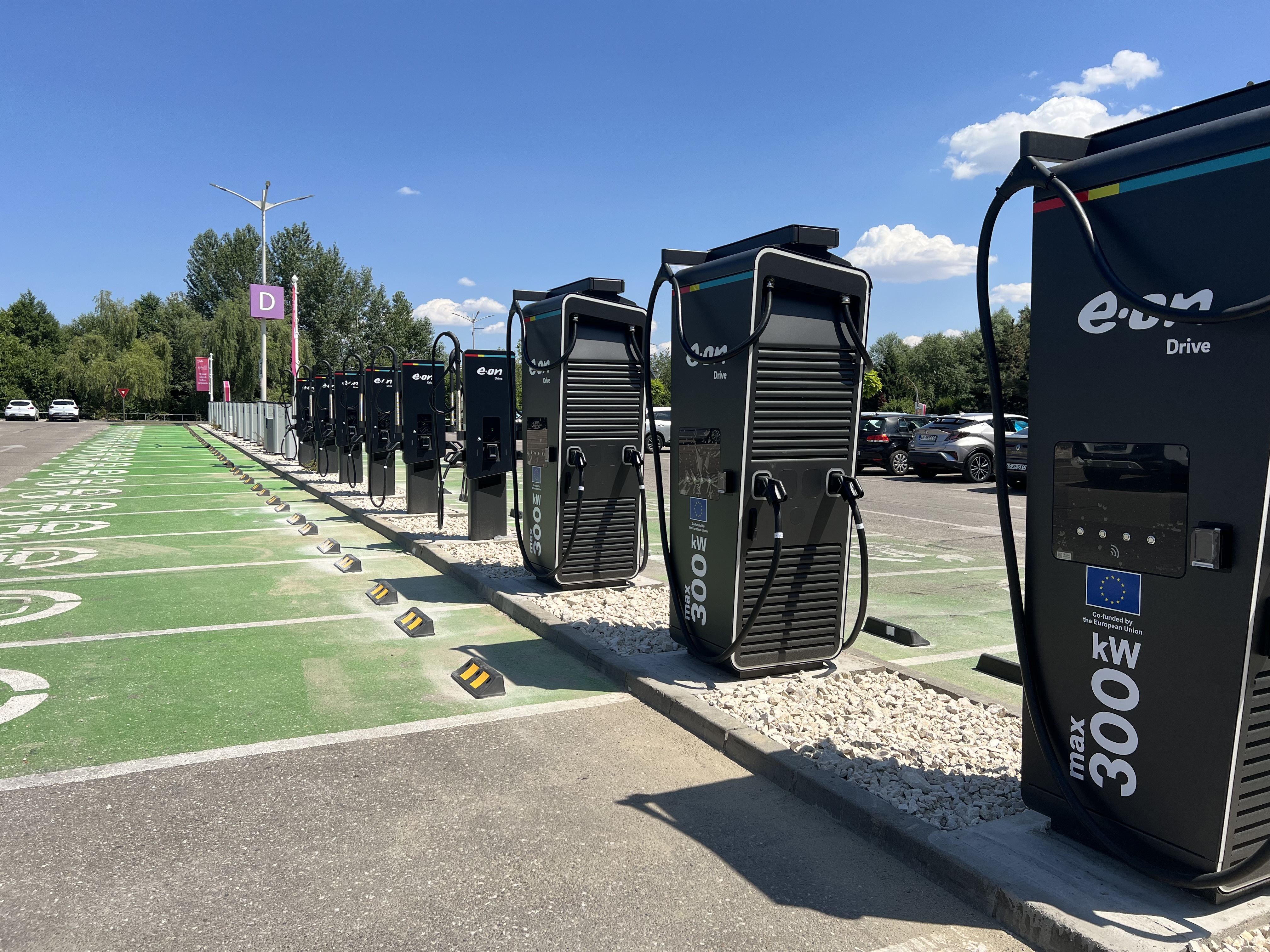 E.ON Drive Infrastructure a ajuns la 500 de puncte de încărcare pentru mașini electrice, instalate în 39 de județe