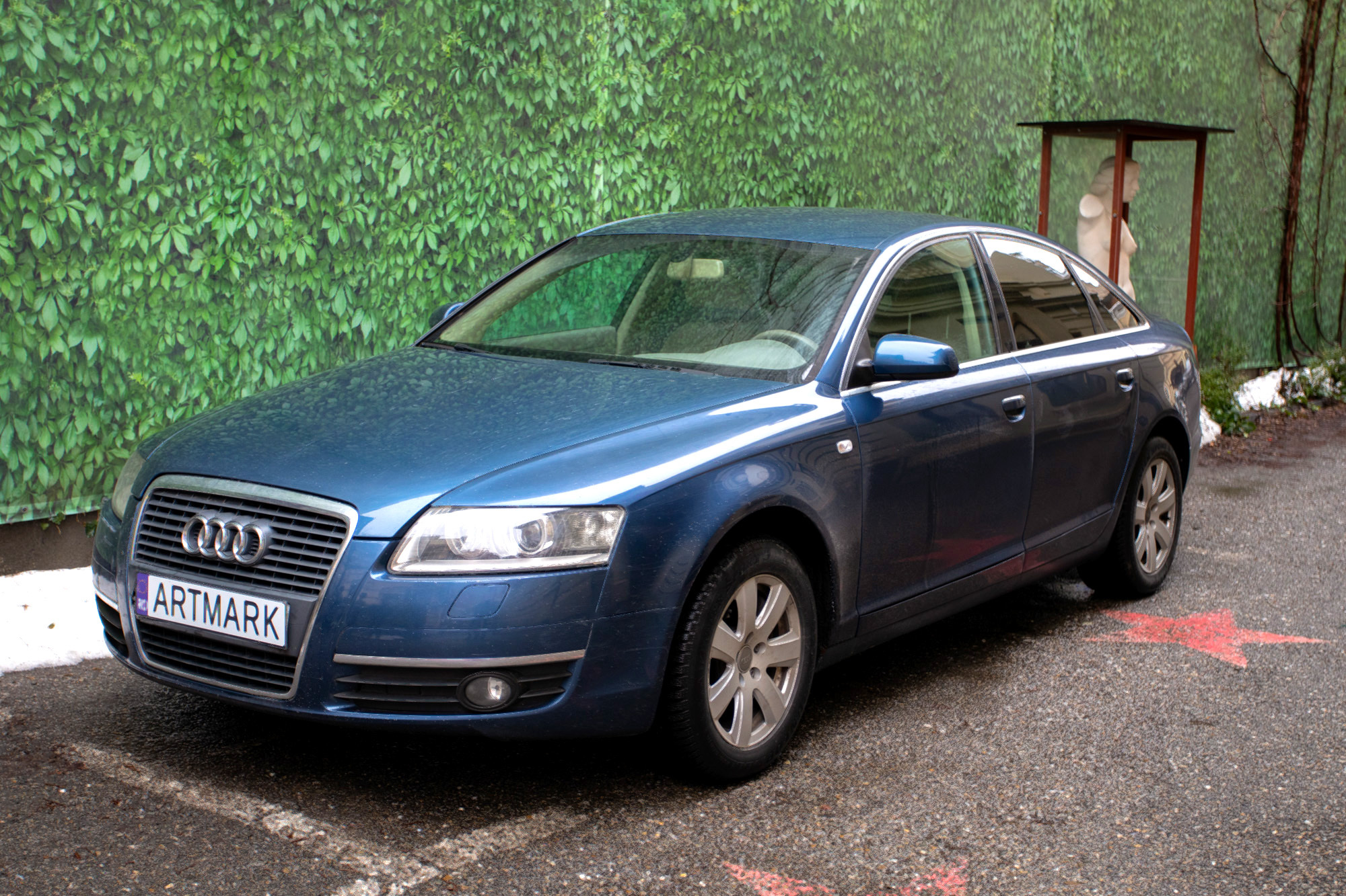O mașină de protocol condusă de fostul președinte Klaus Iohannis, un Audi A6 3.2 FSI, este scoasă la licitație de Primăria Municipiului Sibiu la prețul de pornire de 1.000 de euro