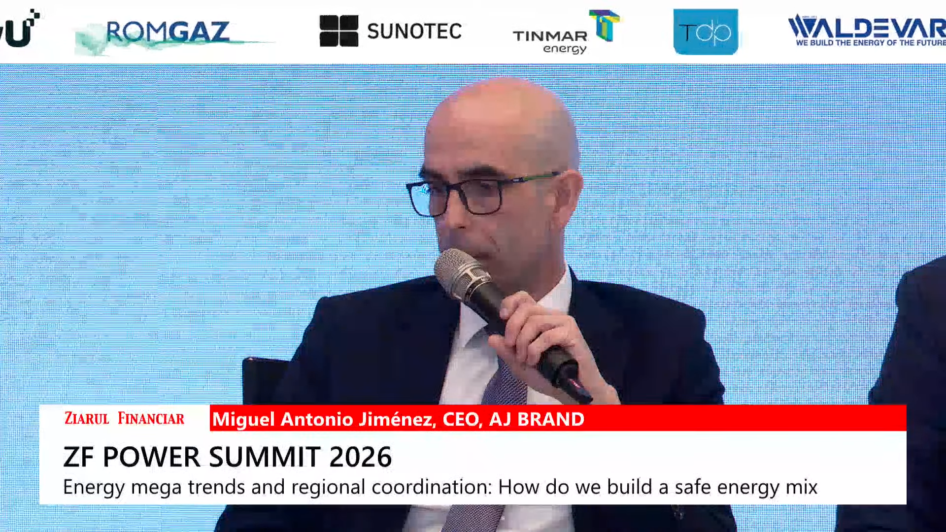 Miguel Antonio Jiménez, CEO AJ BRAND: Cel mai mare proiect a fost în Spania în 2022, de 650 MW, un proiect extrem de mare. Acum revenim cu a doua etapă aici, în România, și lucrăm la proiecte. Experiența internațională este foarte valoroasă, să mergi în alte țări și să revii cu mai multă expertiză este întotdeauna benefic