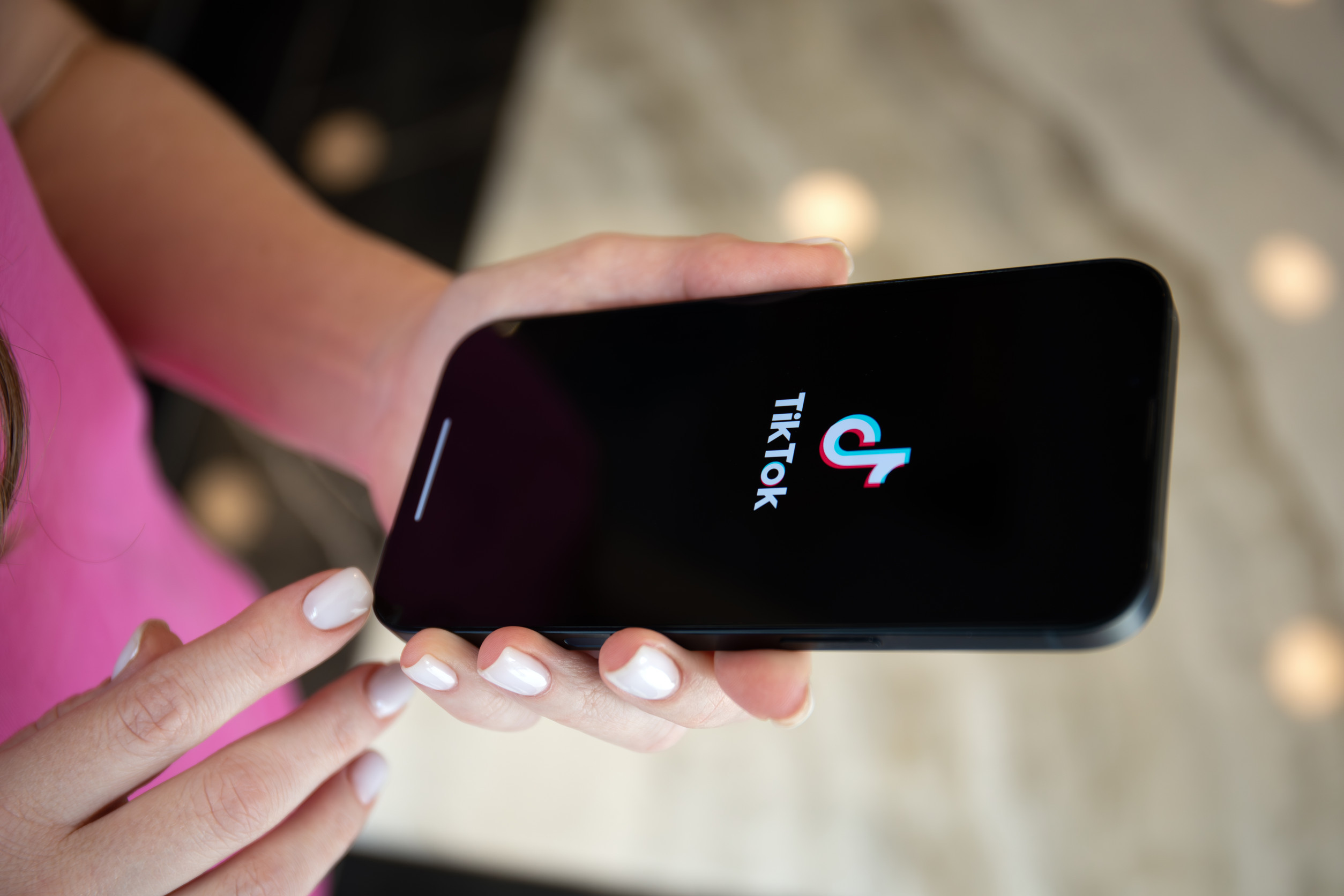 Bursa nu e TikTok: lecția dură a investițiilor în 2026. Cum alegi între zgomotul din social media și realitatea pieței
