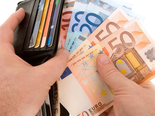 Euriborul crește pe fondul tensiunilor din Iran. Ce înseamnă pentru românii cu credite ipotecare