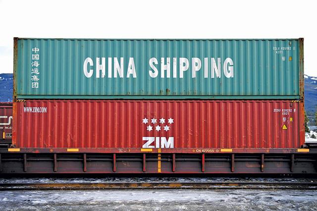 China accelerează comerțul global: Exporturile explodează cu aproape 22% la începutul anului, iar excedentul comercial urcă la un nivel record, 213 miliarde dolari. În același timp, importurile chineze au urcat cu 20%