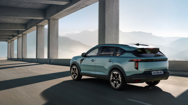 Renault dezvăluie planul Dacia până în 2030: patru modele electrice și un crossover numit Striker, cu preț sub 25.000 de euro