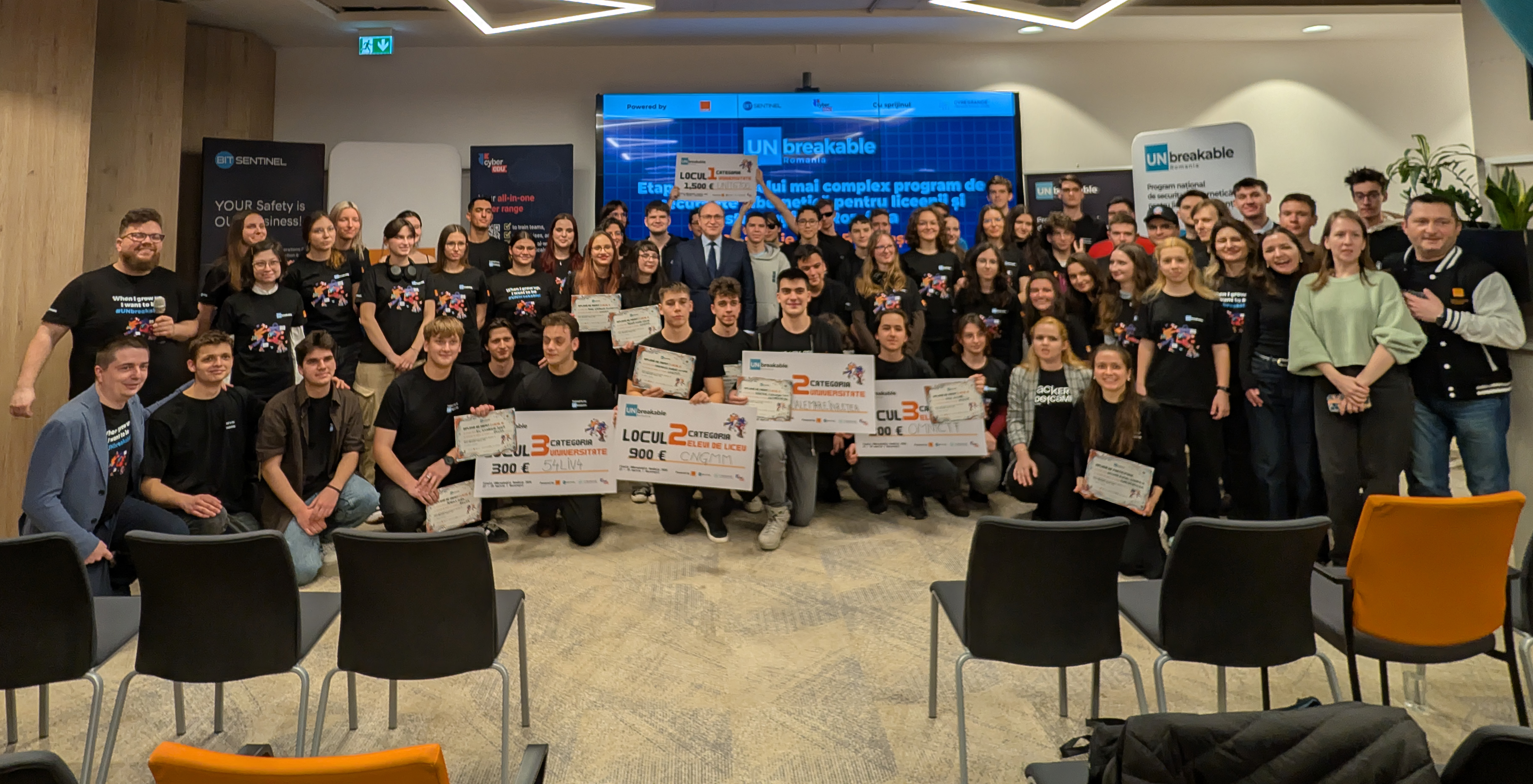 VIDEO. Cine a câștigat finala competiției de cybersecurity UNbreakable 2026: echipe de la colegiile Mihai Viteazul & Tudor Vianu și de la Universitatea București & Politehnica București. Cel mai bun scor în rezolvarea problemelor l-a avut însă un program complet automatizat bazat pe AI