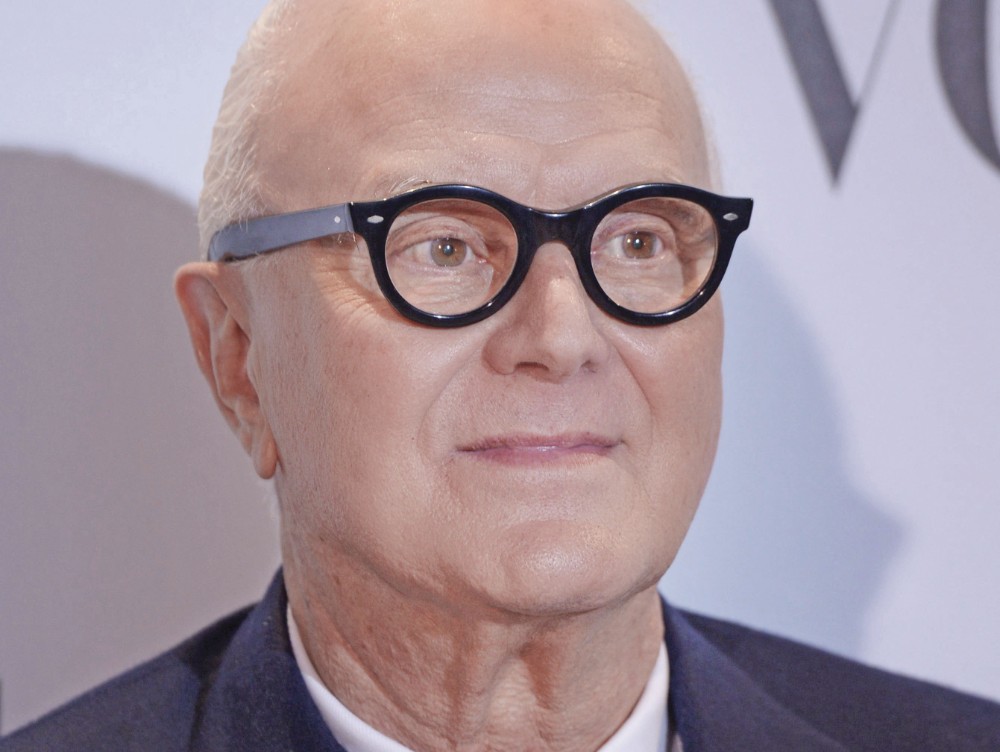 Un sfat, o pasiune și un talent rar: cum a ajuns Manolo Blahnik să cucerească lumea cu pantofii săi de lux