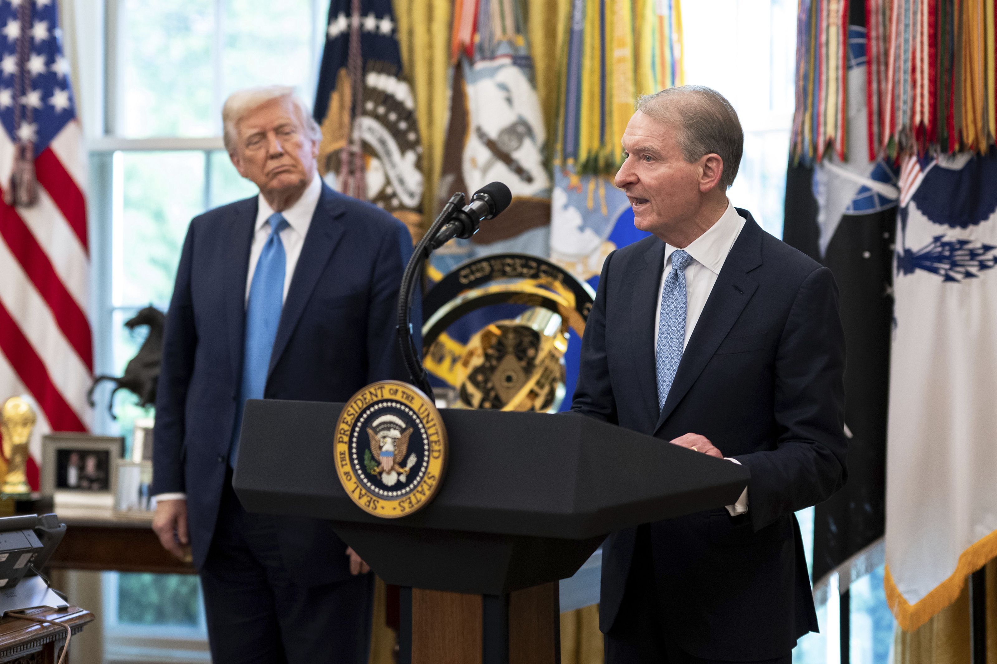 MAGA se fracturează: războiul cu Iranul fisurează coaliția lui Trump chiar înaintea alegerilor