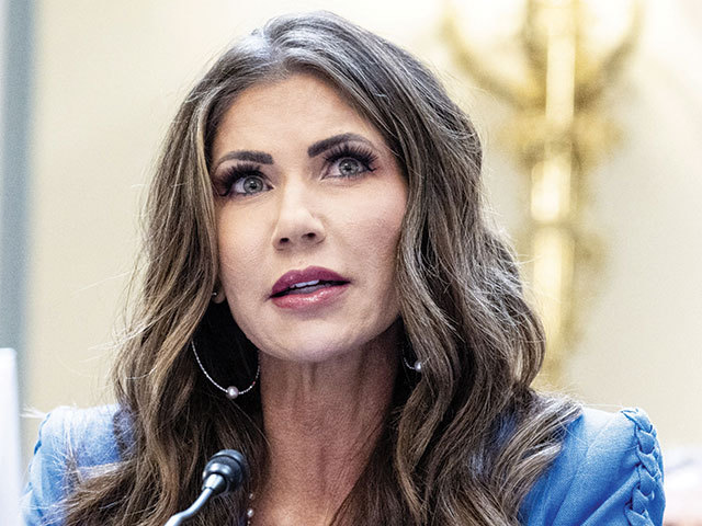 Președintele Trump a demis-o pe Kristi Noem, controversata secretară pentru securitate internă, pe fondul reacțiilor publice negative generate de campania de deportări în masă și al acuzațiilor că ar fi folosit în mod abuziv fonduri publice