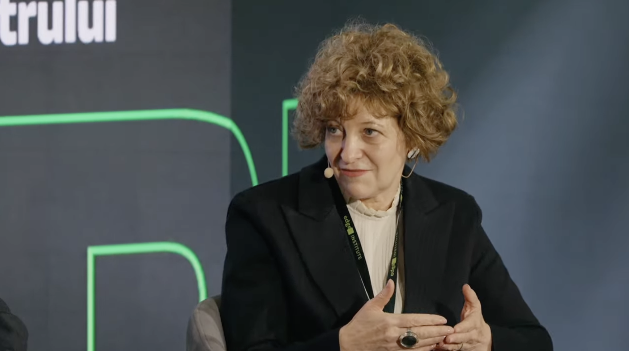 Vicepremierul Oana Gheorghiu: România „nu este un lider digital" dar guvernul „apasă butonul de restart" în digitalizarea sectorului public. „Avem sisteme moștenite. Avem instituții fragmentate. Decenii de procese construite în jurul comodității statului, nu a cetățenilor”