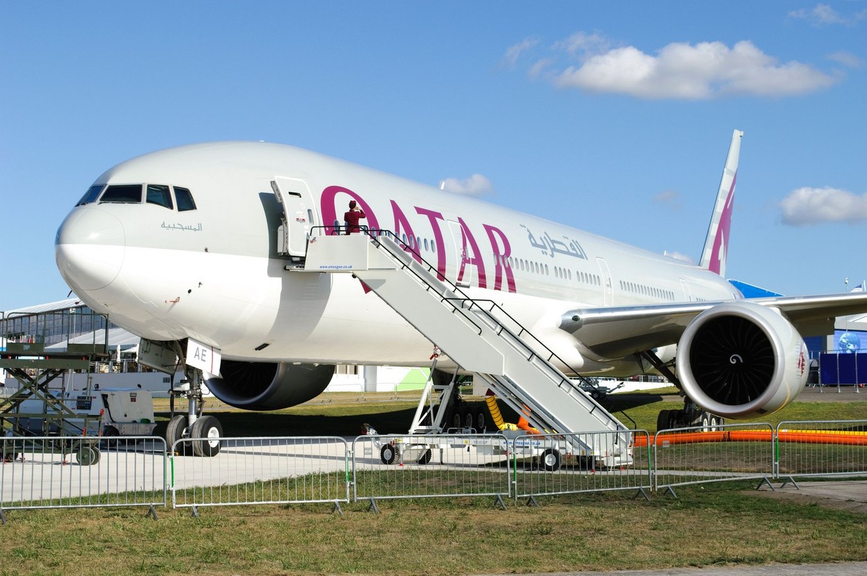 Operatorii aerieni din Golf se pregătesc de un război de durată? Qatar Airways a început să își mute avioanele în Spania pentru a le depozita pe termen lung