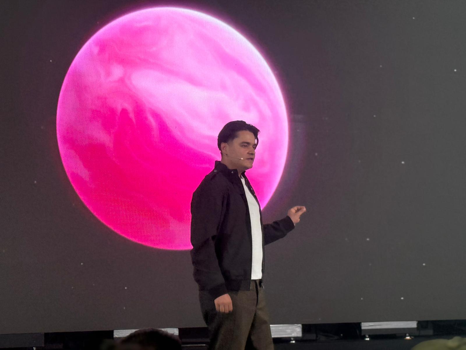 Când se deschide Nibiru, proiectul dezvoltat de Selly și mai mulți investitori, și cine sunt artiștii care vor urca pe scenele din noua stațiune de la malul mării