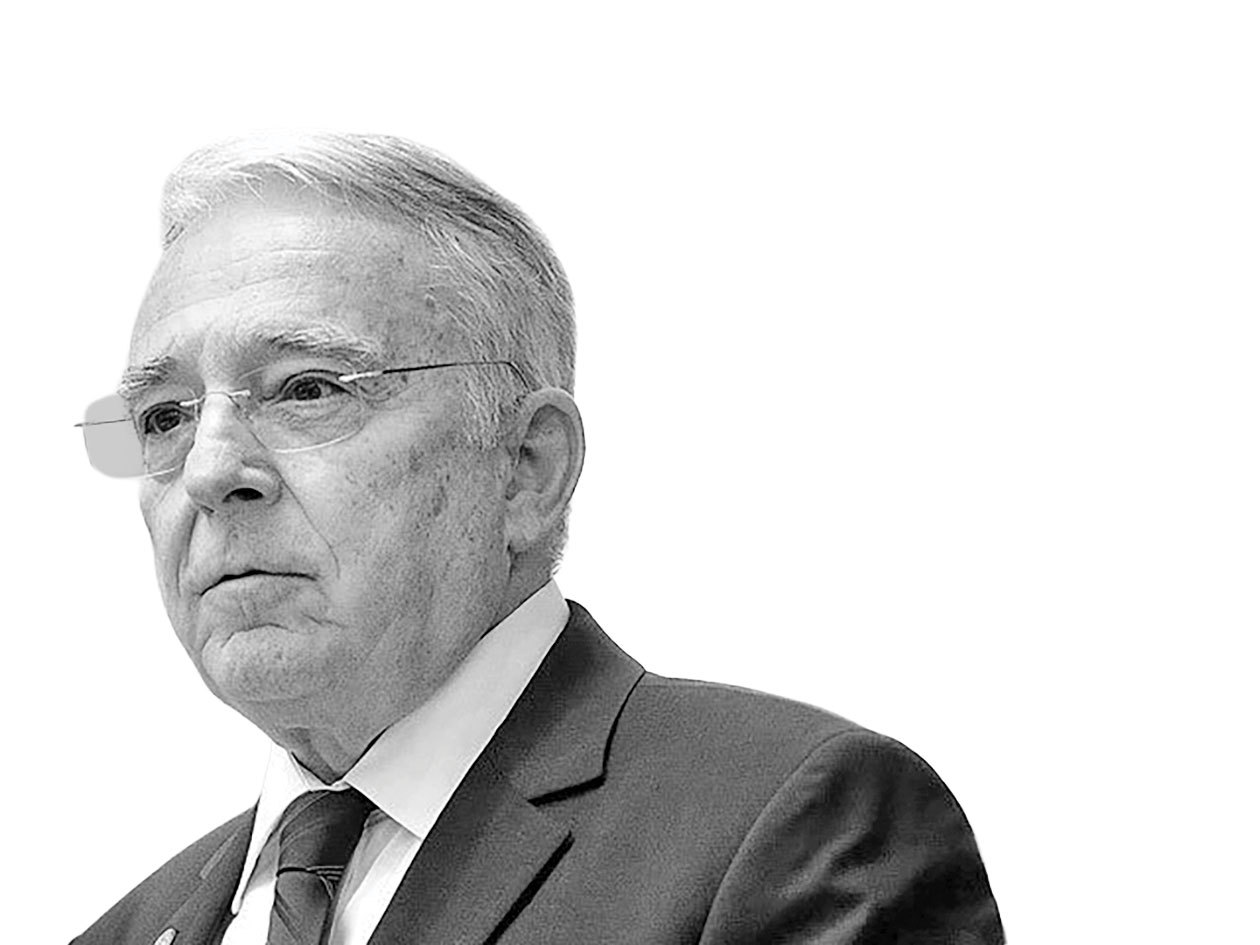 Citatul săptămânii. Mugur Isărescu, guvernatorul BNR: De băncile comerciale se spune că singurul rol e să dea credite. Zău? Dar plățile? Sunt 300.000 de plăți zilnice, 10.000, 20.000, 30.000 de plăți zilnice între cele 10 bănci care participă la ROBOR. Cine se ocupă de plăți? Sistemul bancar se ocupă de plăți, nu altcineva