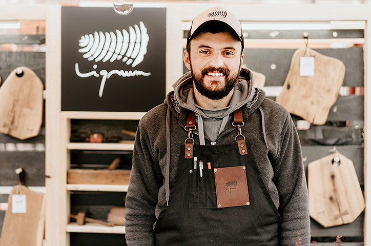 Cine este antreprenorul care a renunțat la job și a început fără bani într-un atelier de șase metri pătrați, iar astăzi trimite mobilier românesc în toată Europa