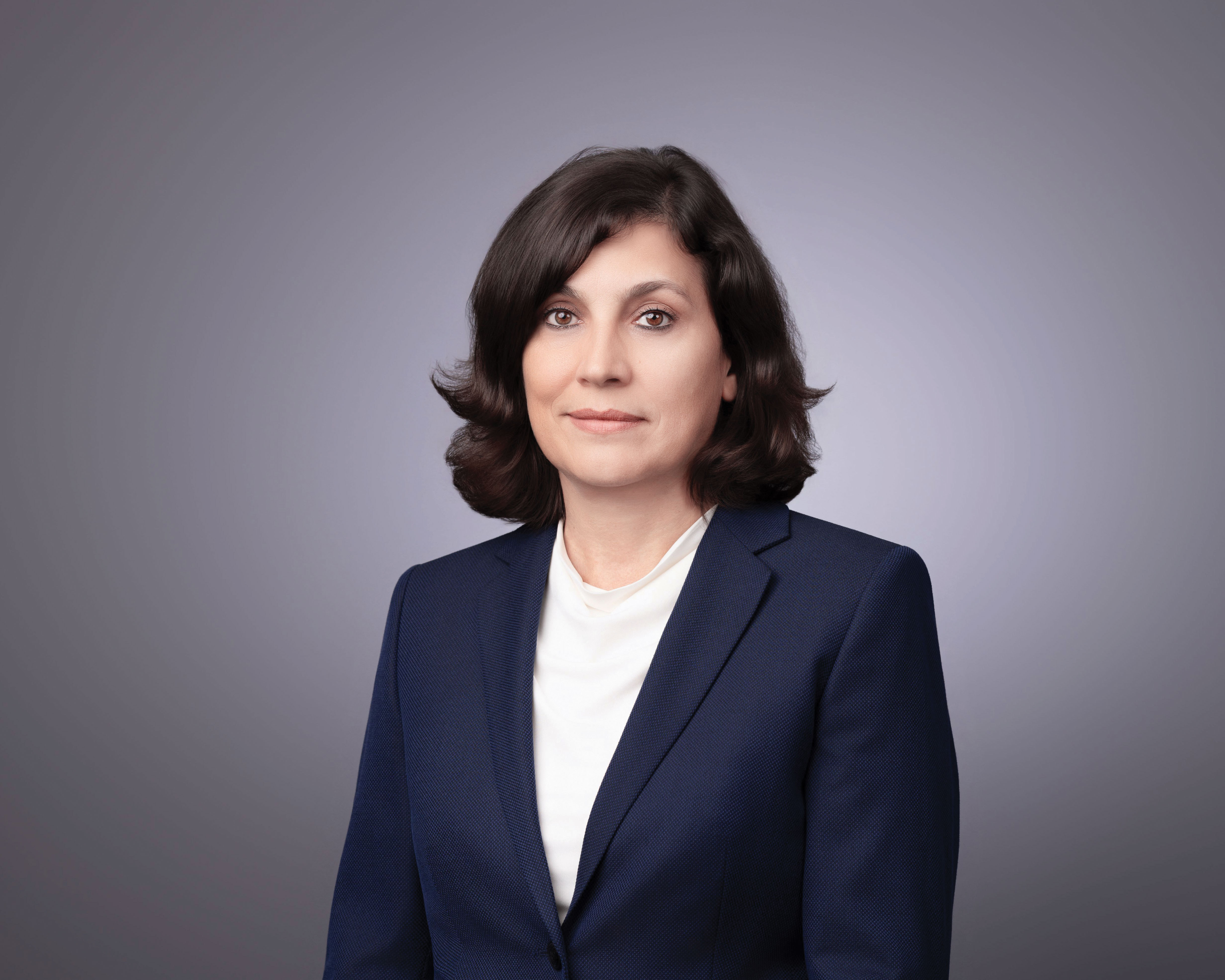 Cine a fost prima femeie și primul român numit CEO într-un lanț de comerț modern alimentar, și ce gigant local cu afaceri de 3,6 mld. lei conduce acum