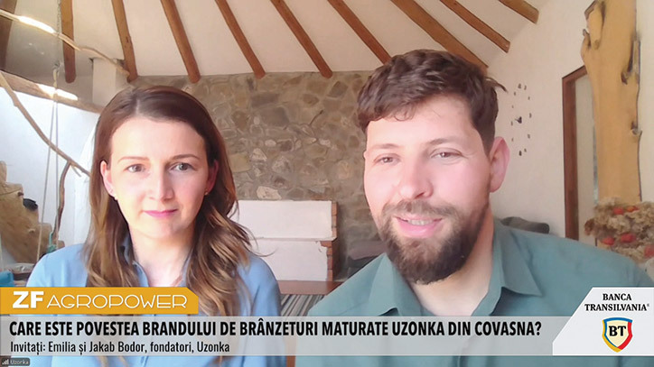 Soții Jakab și Emilia Bodor au pornit de la opt vaci și terenul moștenit de la bunici, în Ozunca-Băi: s-au mutat de la oraș și au făcut Uzonka, brand sub care produc brânzeturi maturate, iar acum construiesc un tiny house pentru a atrage turiști în Covasna