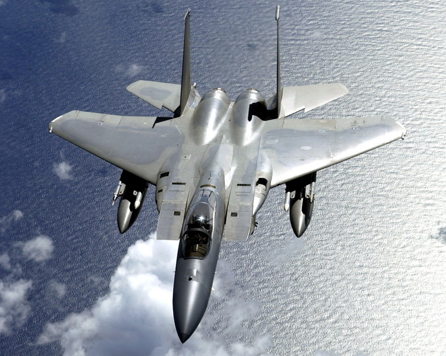 BREAKING: Iranienii au doborât un avion american F-15 cu doi membri ai echipajului. Unul dintre piloți a fost salvat de SUA, iar soarta celuilalt rămâne necunoscută. Iranul îi îndeamnă pe oameni să „patruleze” zona și oferă o recompensă pentru capturarea echipajului