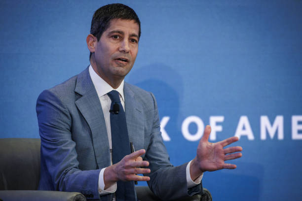De la consultanță de 10 milioane de dolari la conducerea Federal Reserve: averea și veniturile lui Kevin Warsh rescriu profilul tradițional al unui șef de bancă centrală