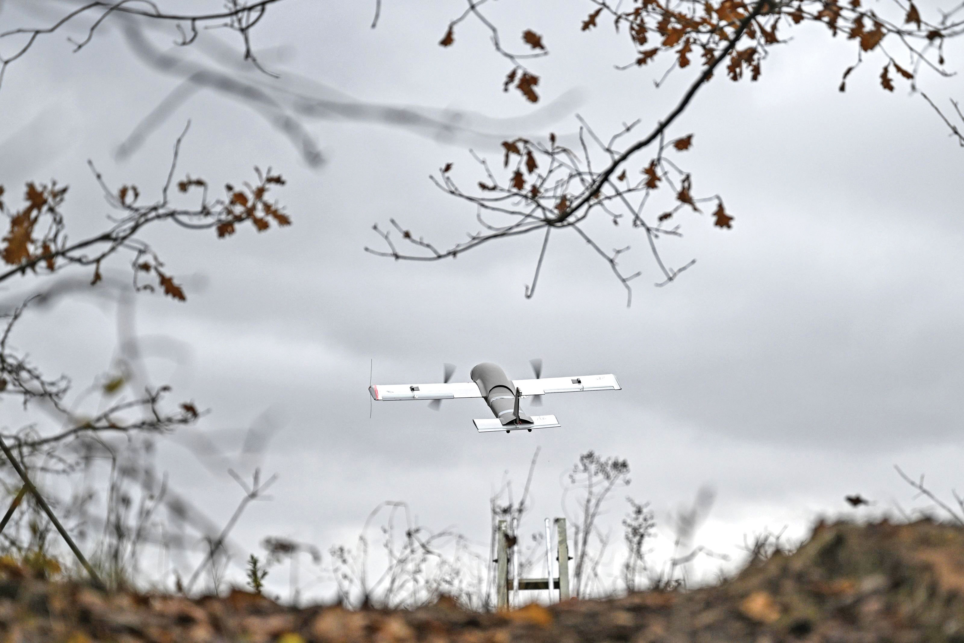 Cel mai grav incident de pe teritoriul României de la începutul războiului din Ucraina: O dronă rusească de tip Geran 2, cu încărcătură explozivă a intrat pe teritoriul României și s-a prăbușit la Galați. Nicușor Dan: Condamn ferm comportamentul iresponsabil al Rusiei. Proprietara gospodăriei din Galați, unde s-a prăbușit drona: Mi-a fost frică