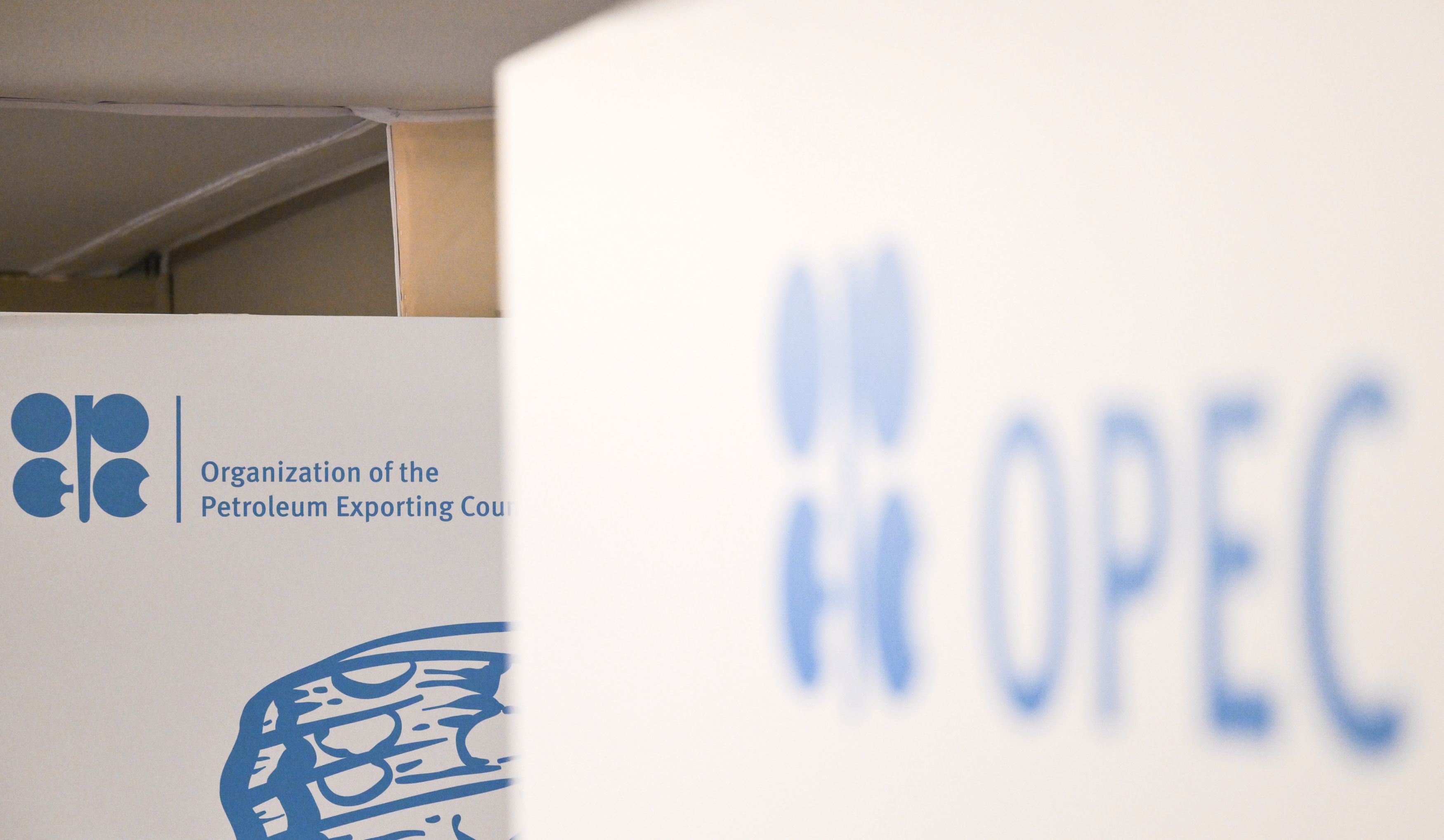 Șoc în piața globală a energiei: Emiratele Arabe Unite părăsesc OPEC din cauza tensiunilor cu Arabia Saudită