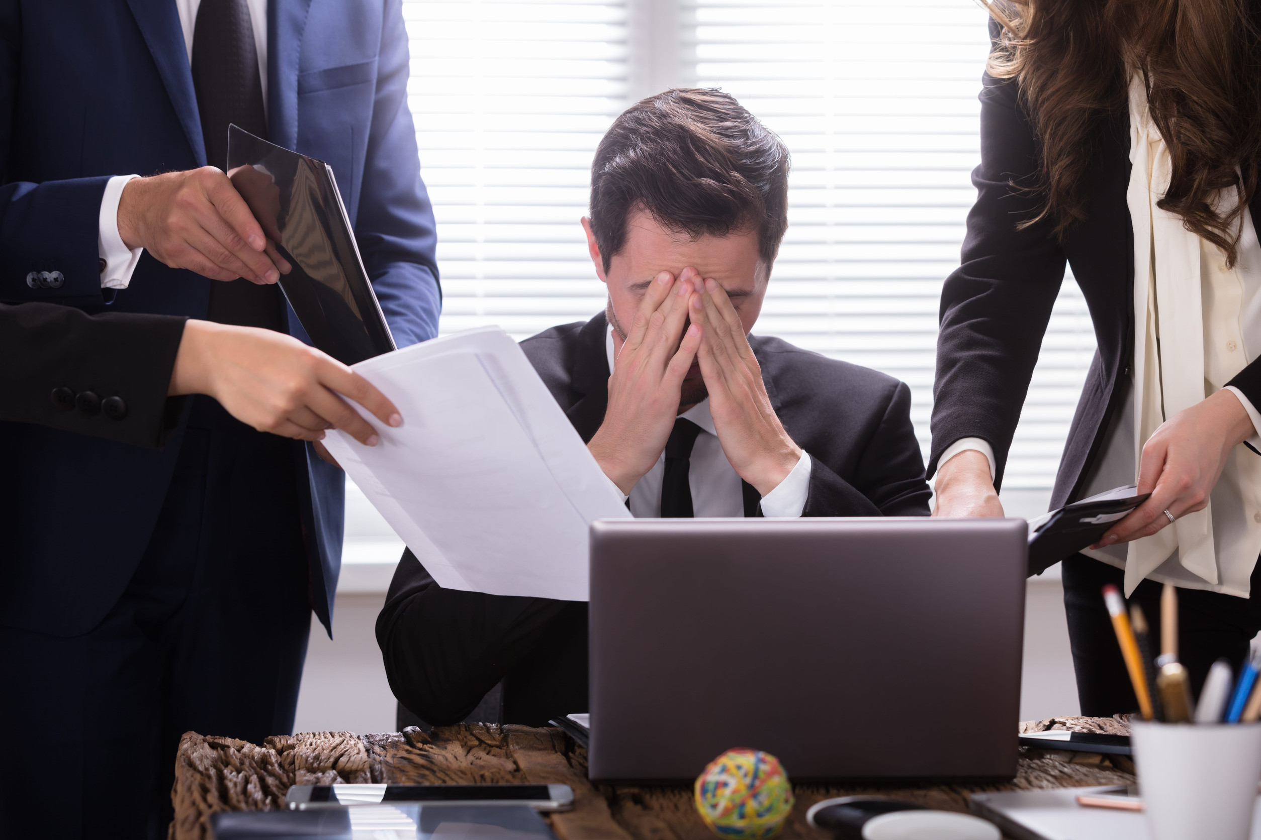Cei care conduc echipele sunt tot mai epuizați. Cum pot companiile să atragă managerii înapoi pe calea productivității