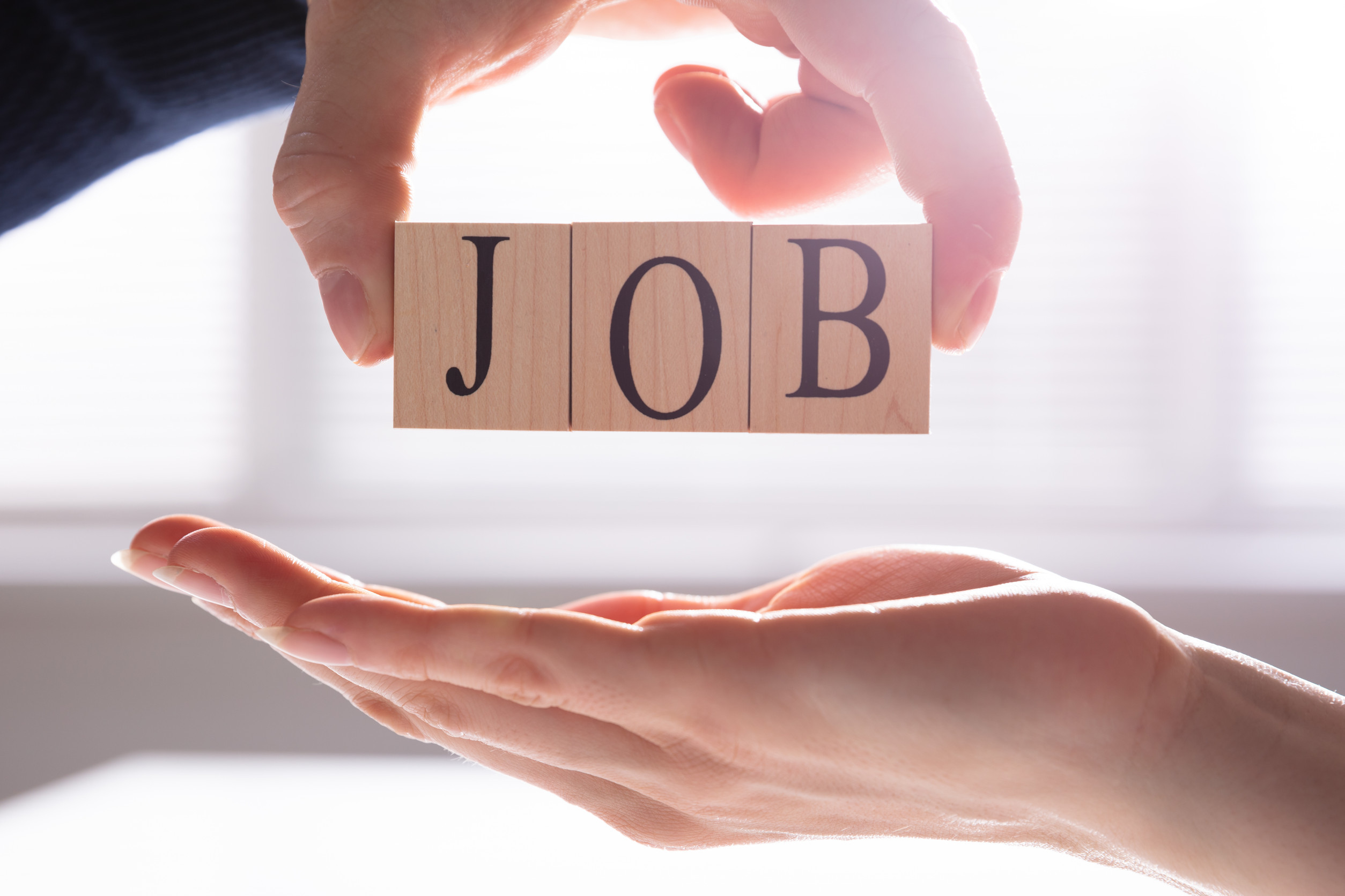 Schimbare radicală în piața joburilor: Ministerul Muncii pune în dezbatere un proiect care introduce transparența salarială. Candidații vor ști încă din anunțul de angajare nivelul salarial