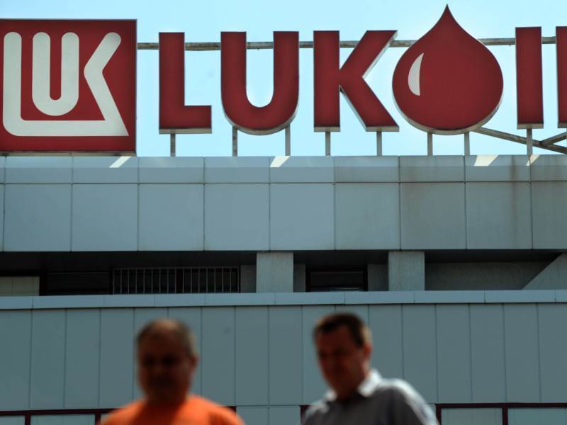 Americanii mai întind o mână către Lukoil. Benzinăriile companiei ruse ar putea funcționa în continuare până pe 29 octombrie, fără a fi afectate de sancțiuni, inclusiv în România