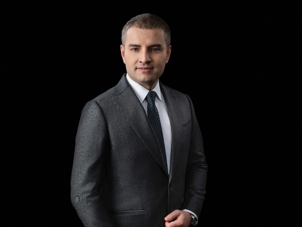 Cine este tânărul de doar 39 de ani care conduce cel mai mare jucător independent din piața petrolieră locală