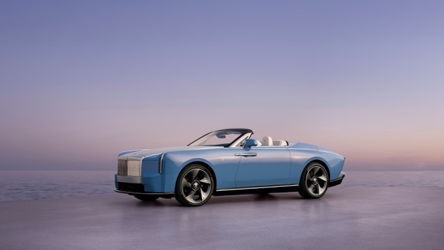 Rolls-Royce prezintă Project Nightingale, primul model dintr-o colecție coachbuild: un cabriolet electric cu doar două locuri, limitat la 100 de exemplare, cu livrări din 2028