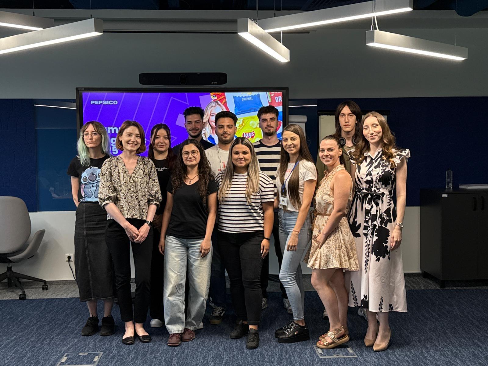 Tinerii ingineri, la mare căutare: Pepsi deschide un internship plătit dedicat studenților care vor o carieră în fabrici