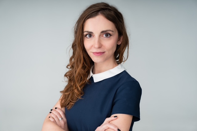 Sondaj eJobs: 80% dintre angajatori cred că dezvoltarea AI-ului nu va influența volumul de recrutare în următorii doi ani, dar vor avea nevoie de candidați cu alte competențe decât cele care se caută acum. 4 din 10 spun că, în momentul de față, gradul de alfabetizare AI nu reprezintă un criteriu evaluat la interviu