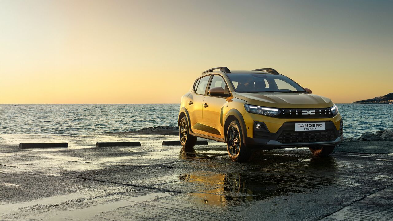 Ce planuri are Renault pentru Dacia? Presa franceză: Va exista o separare între berlina vedetă Dacia Sandero și varianta Dacia Sandero Stepway, care va deveni un SUV urban în toată regula. Cum va arăta noua Sandero Stepway. FOTO