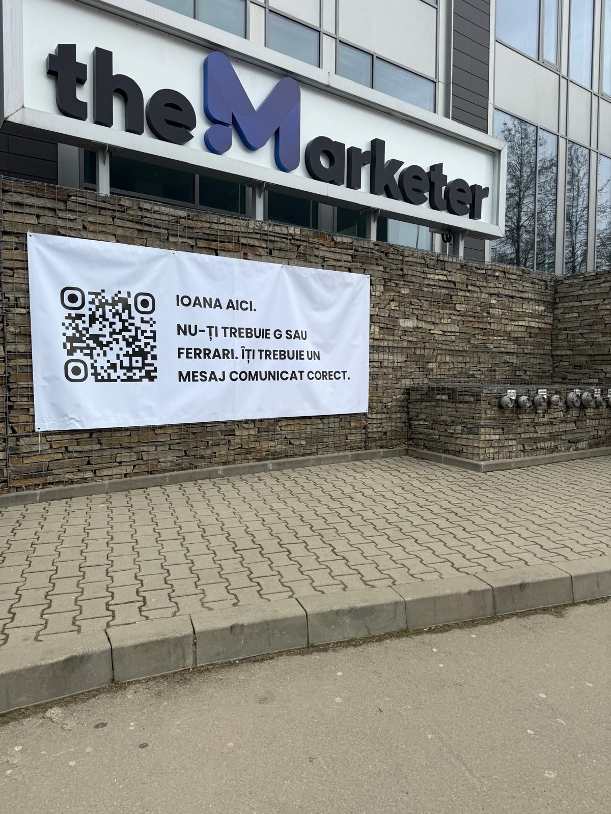 Experiment: în marketing, dacă nu ai instrumentele potrivite pentru a comunica, chiar și o supermașină pare un semnal de alarmă imens