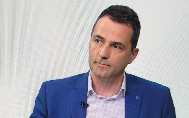Ce impact are criza politică?  Ionuț Lianu, șeful Trezoreriei CEC Bank: Piețele și investitorii sunt raționali, între planul politic și cel economic e un grad destul de mare de disociere dacă parcursul economic e corect, dobânzile și cursul sunt destul stabili