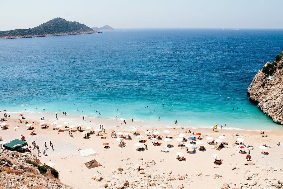 Criză ecologică în Grecia: deșeuri din ferme abandonate ajung în mare