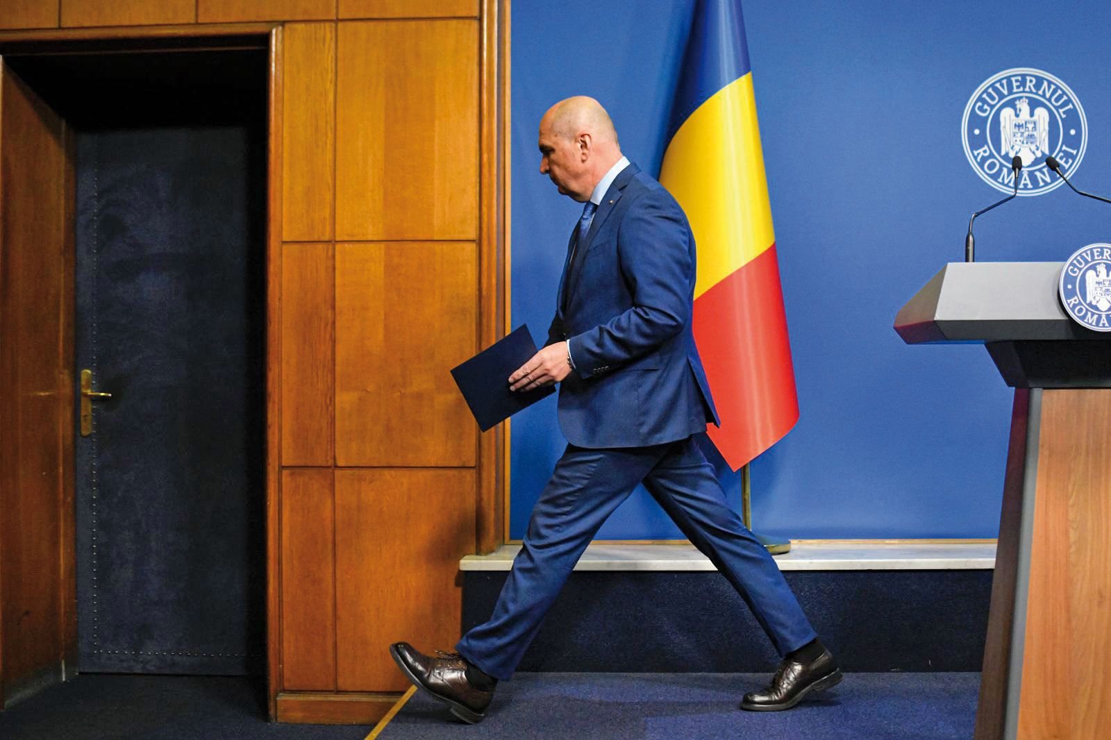 Căderea Guvernului Bolojan: Regele a murit. Trăiască Regele! Indiferent de moartea regelui, cineva îi urma la tron
