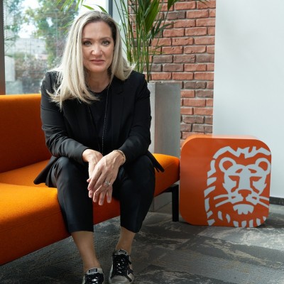 Eleni Skoura, șefa operațiunilor de retail de la ING Bank România, părăsește funcția după cinci ani. „Un nou parcurs internațional, plin de entuziasm, va începe în curând, într-o nouă organizație și într-o nouă țară”