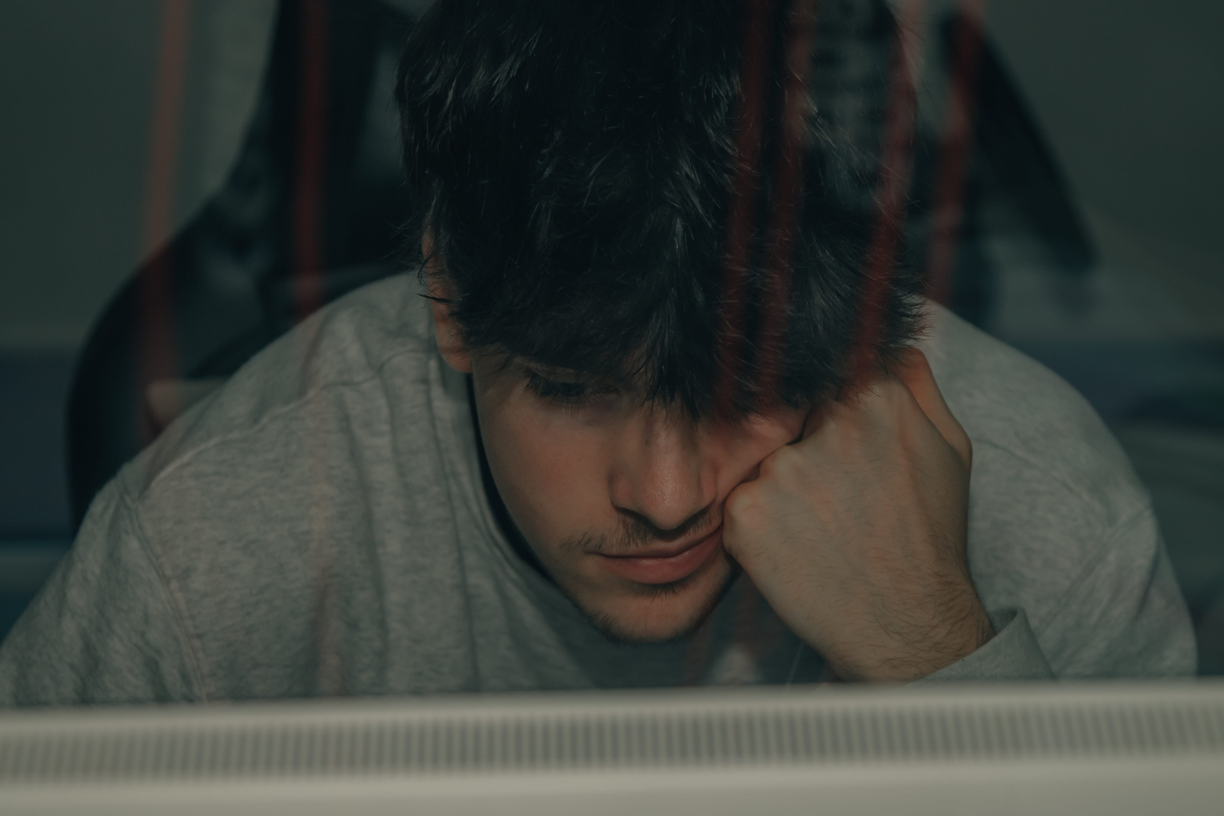 Sfârșitul weekendului, începutul stresului: de ce ziua de duminică le dă o stare de anxietate tot mai multor tineri