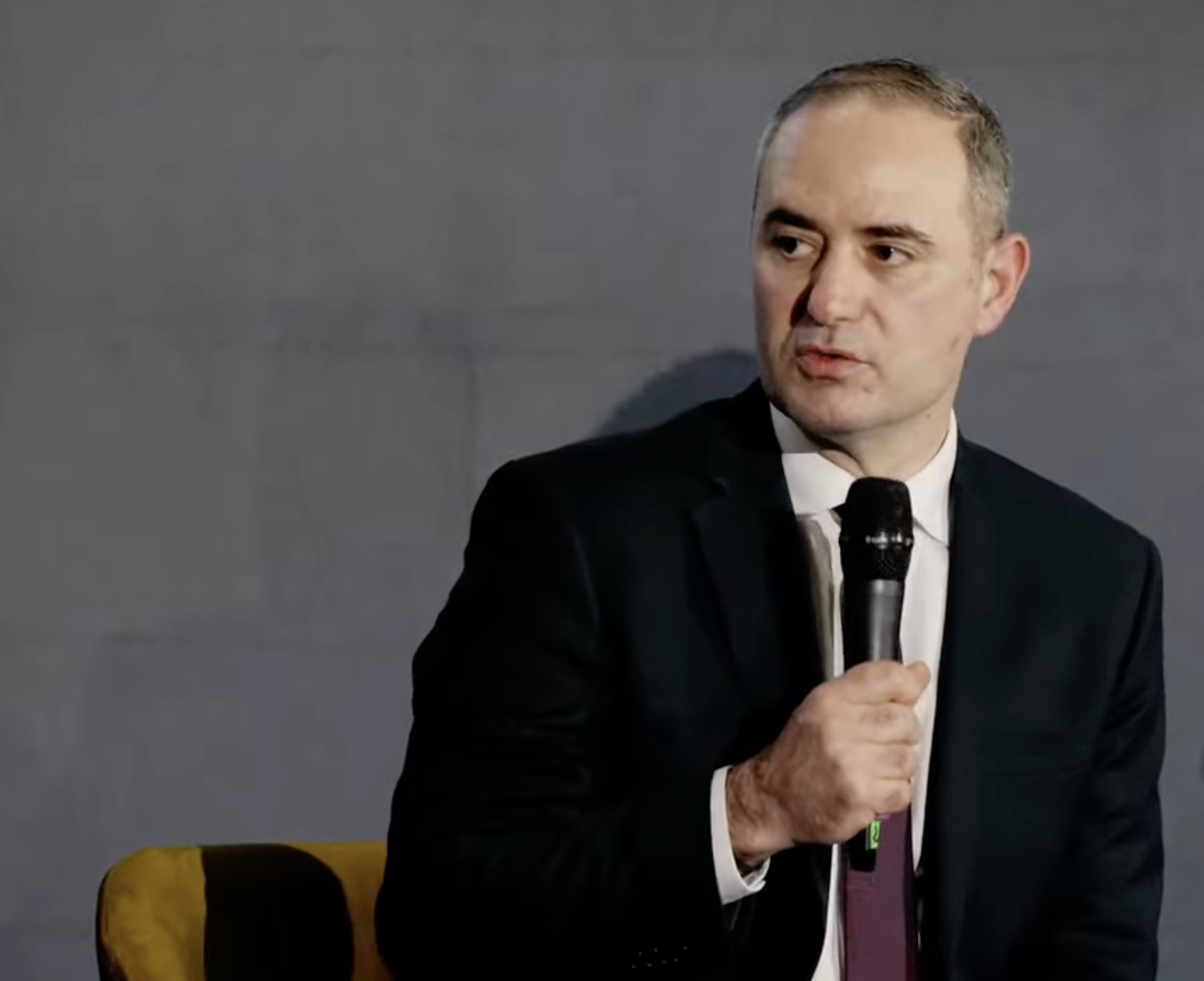 Ministrul Finanțelor, Alexandru Nazare, consideră că România se află într-un moment decisiv. „La intersecția dintre consolidare fiscală și investiții masive în economie”
