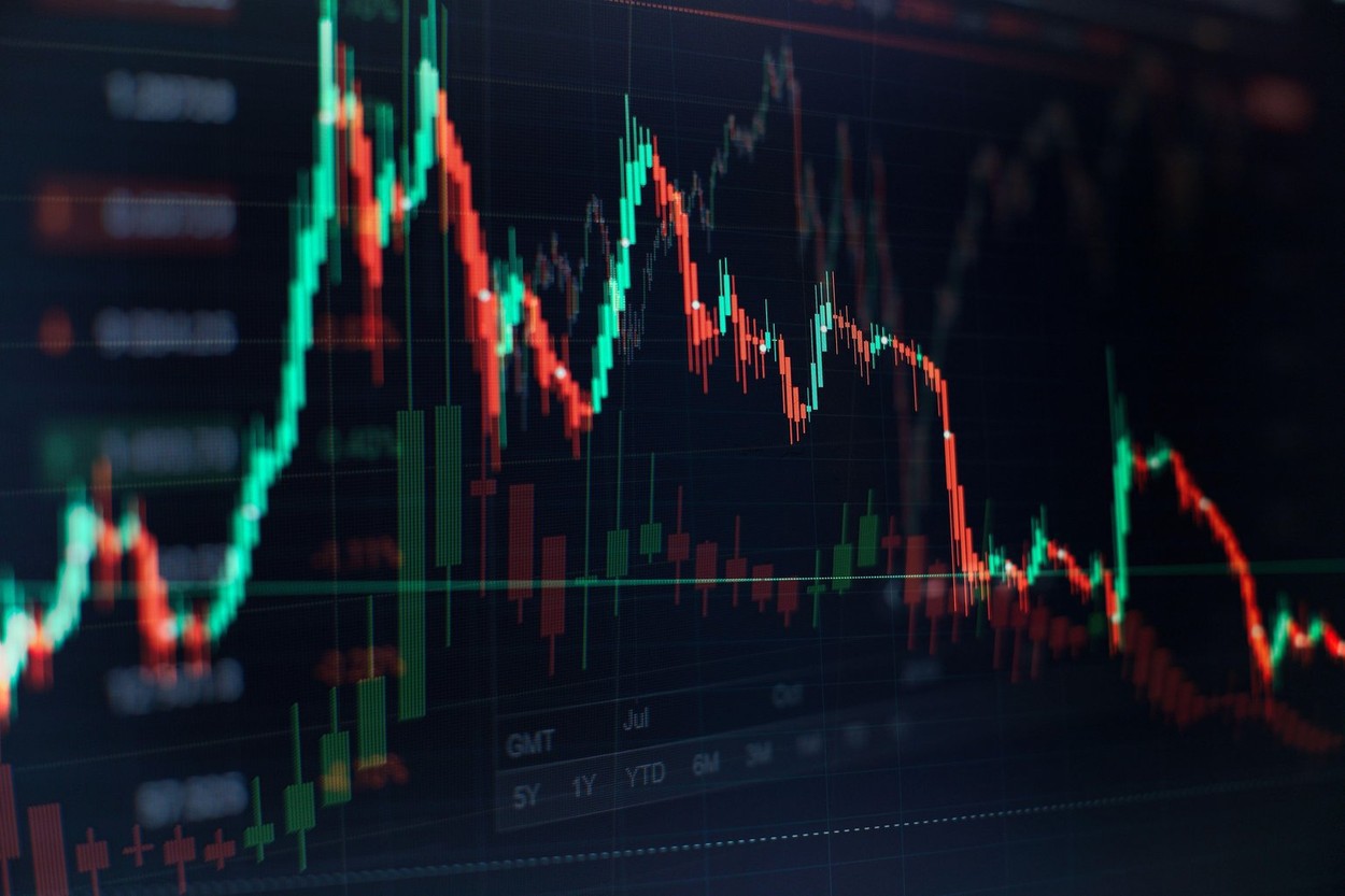 În timp ce războiul din Iran lovește economia Europei, acțiunile companiilor AI explodează: Unele titluri tech europene au urcat cu peste 20% în doar câteva săptămâni