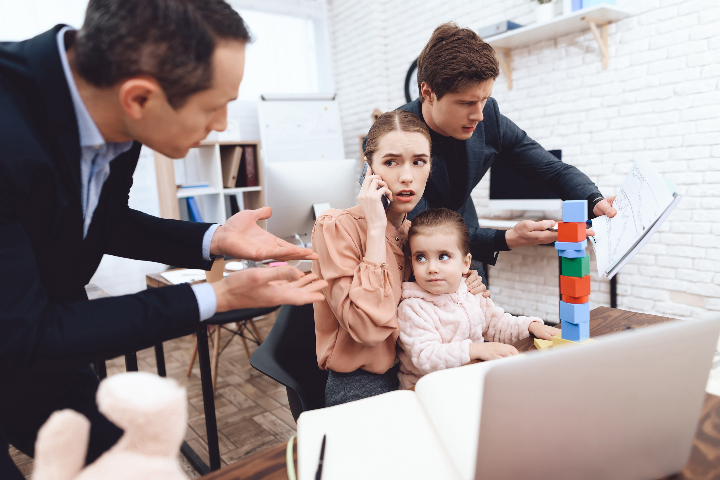Familie sau carieră. Mai este posibil că echilibrul dintre muncă și viața personală pentru angajații părinți?