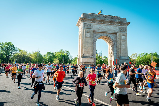 Orașul recâștigat de oameni înspre starea lor de bine. În țara sedentară, unele evenimente sportive transformă Bucureștiul într-un spațiu pentru oameni, nu pentru mașini. „Văd altfel acest oraș atunci când îl parcurg la pas“
