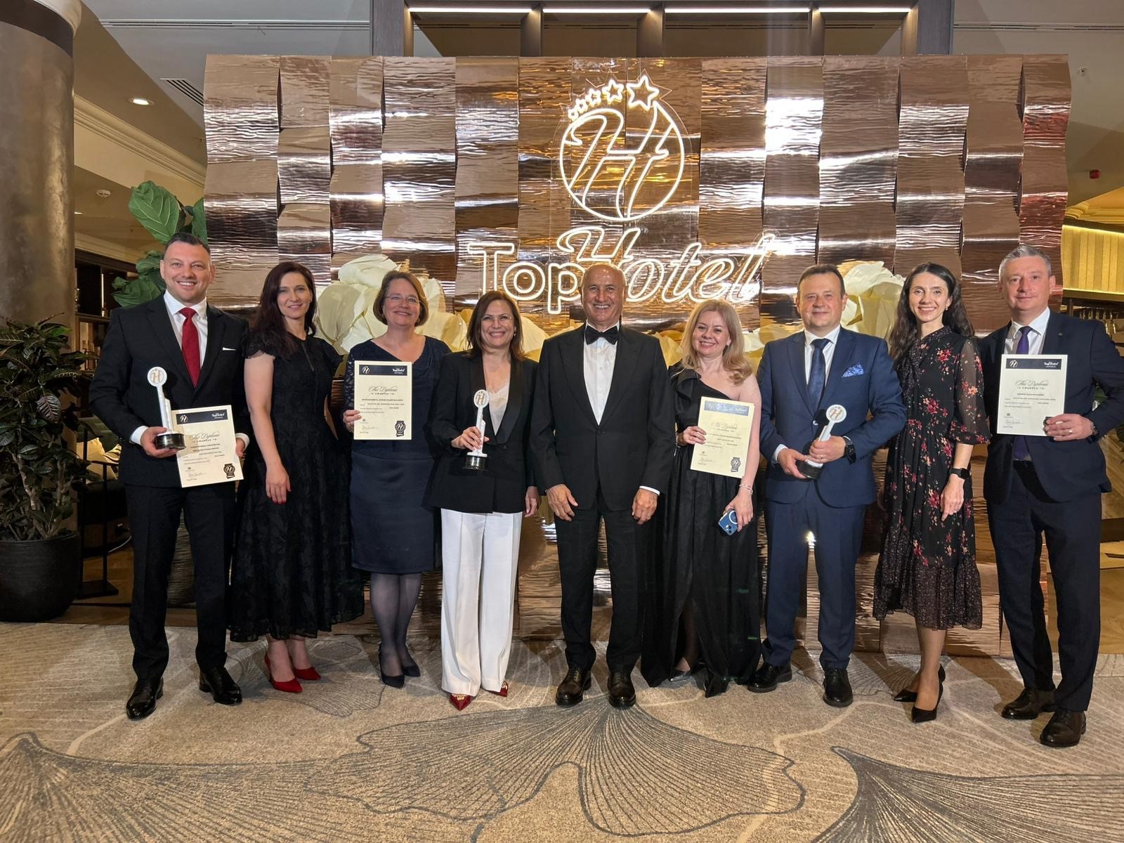 (P) ANA Hotels, reconfirmare a excelenței în ospitalitatea românească: 7 distincții obținute la TopHotel Awards 2026