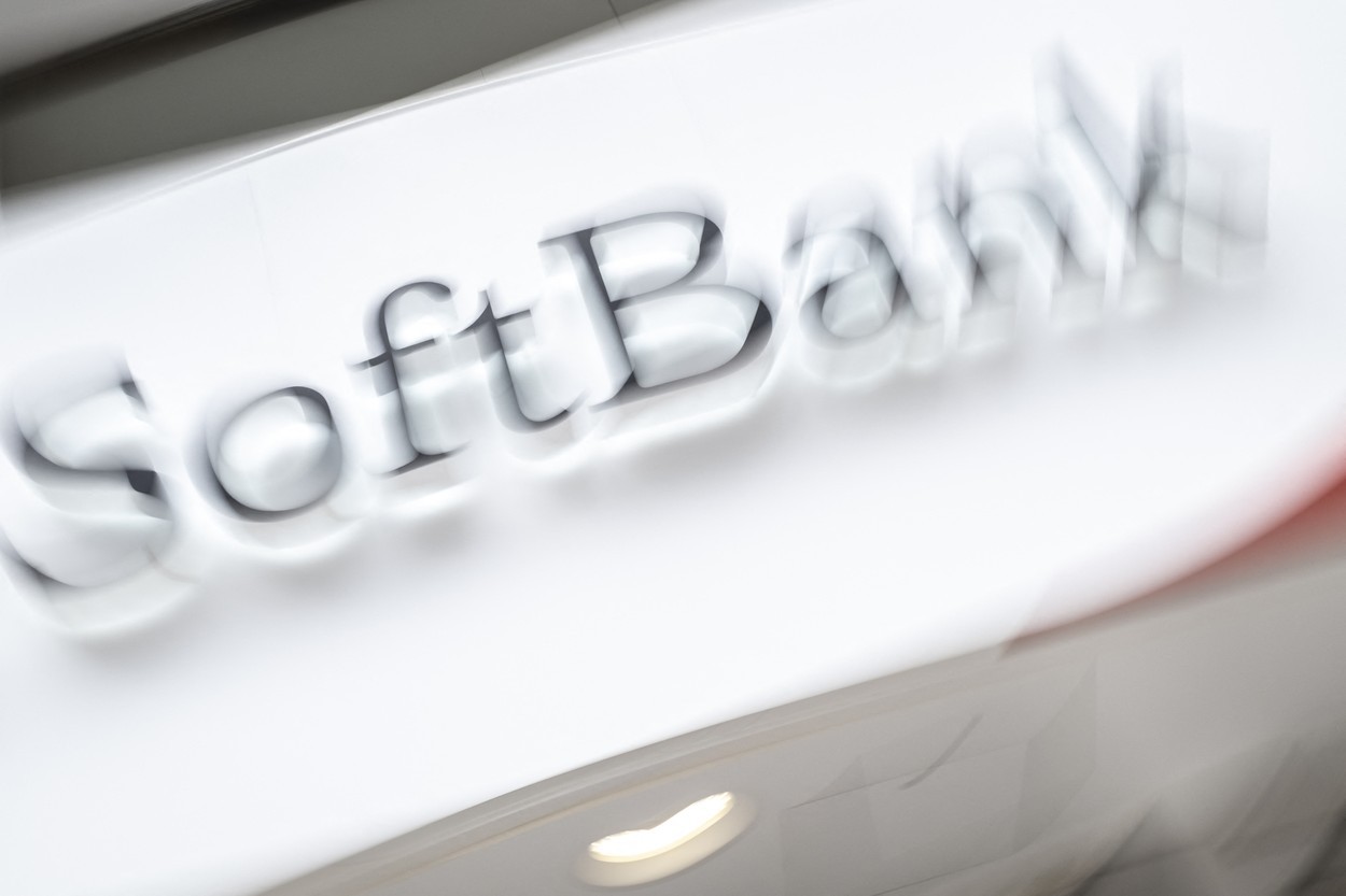Începe era europeană de AI: SoftBank promite să investească 75 mld. euro într-o vastă rețea de centre de calcul pentru inteligență artificială în Franța, ceea ce ar deveni cel mai mare proiect de centre de date din Europa