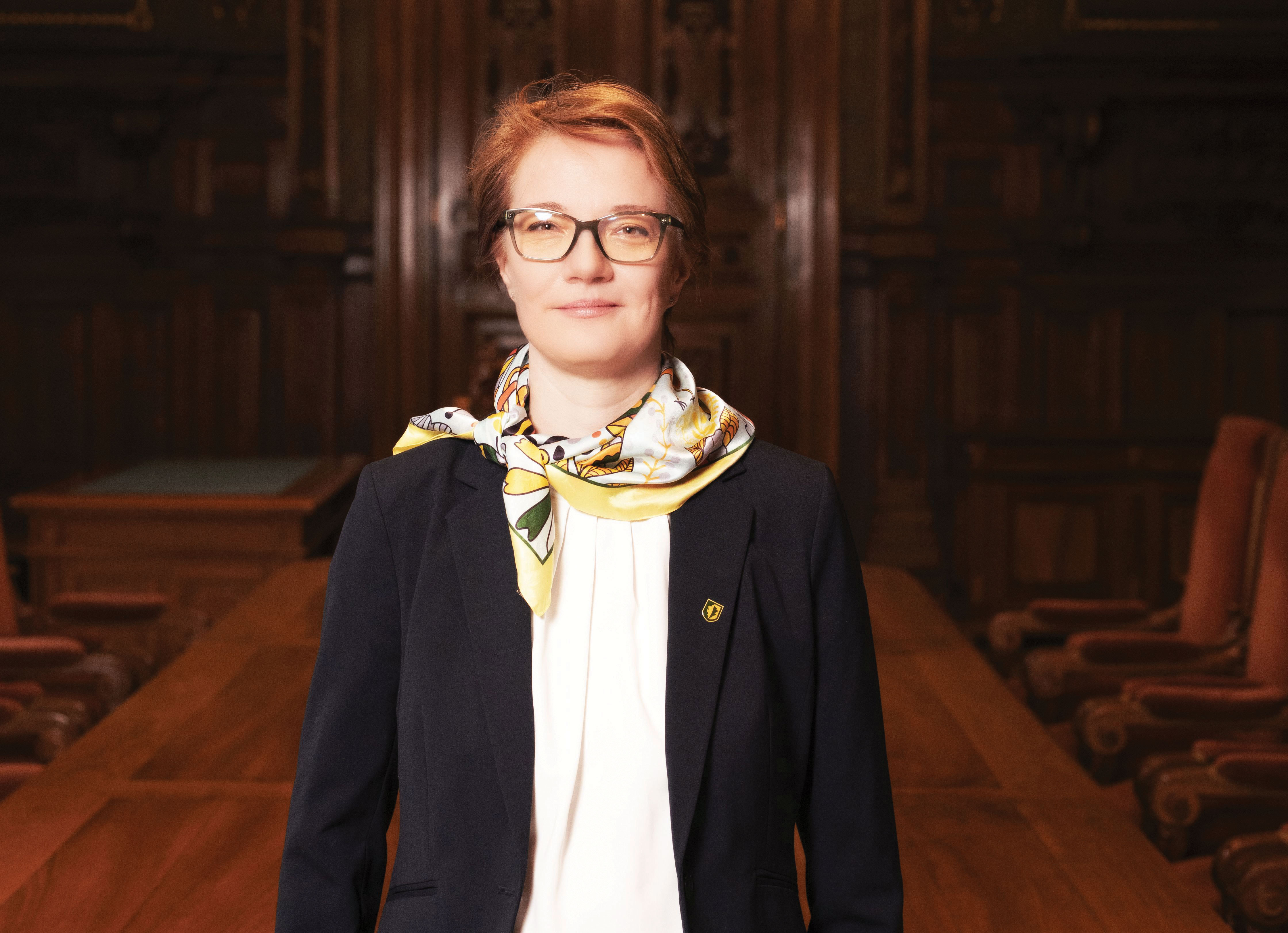 100 Cele mai puternice femei din business. Simona Andrei, Vicepreședinte al Comitetului de Direcție al CEC Bank