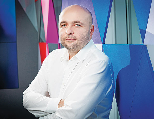 Câți bani a făcut eMAG în anul care a trecut. Tudor Manea, CEO: „Clienții au cumpărat mai puține televizoare și electrocasnice mari și s-au orientat către produse de consum zilnic. Vindem mult mai mult pet food ca să compensăm scăderea de vânzări a unui frigider”