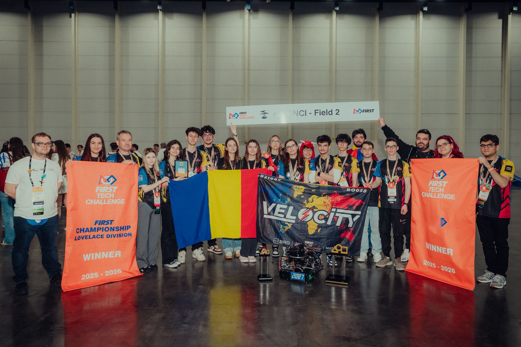 Liceenii români scriu istorie la Houston: aur și argint pentru echipele din Brăila și Buzău la competiția de robotică FIRST Tech Challenge, după o finală integral românească