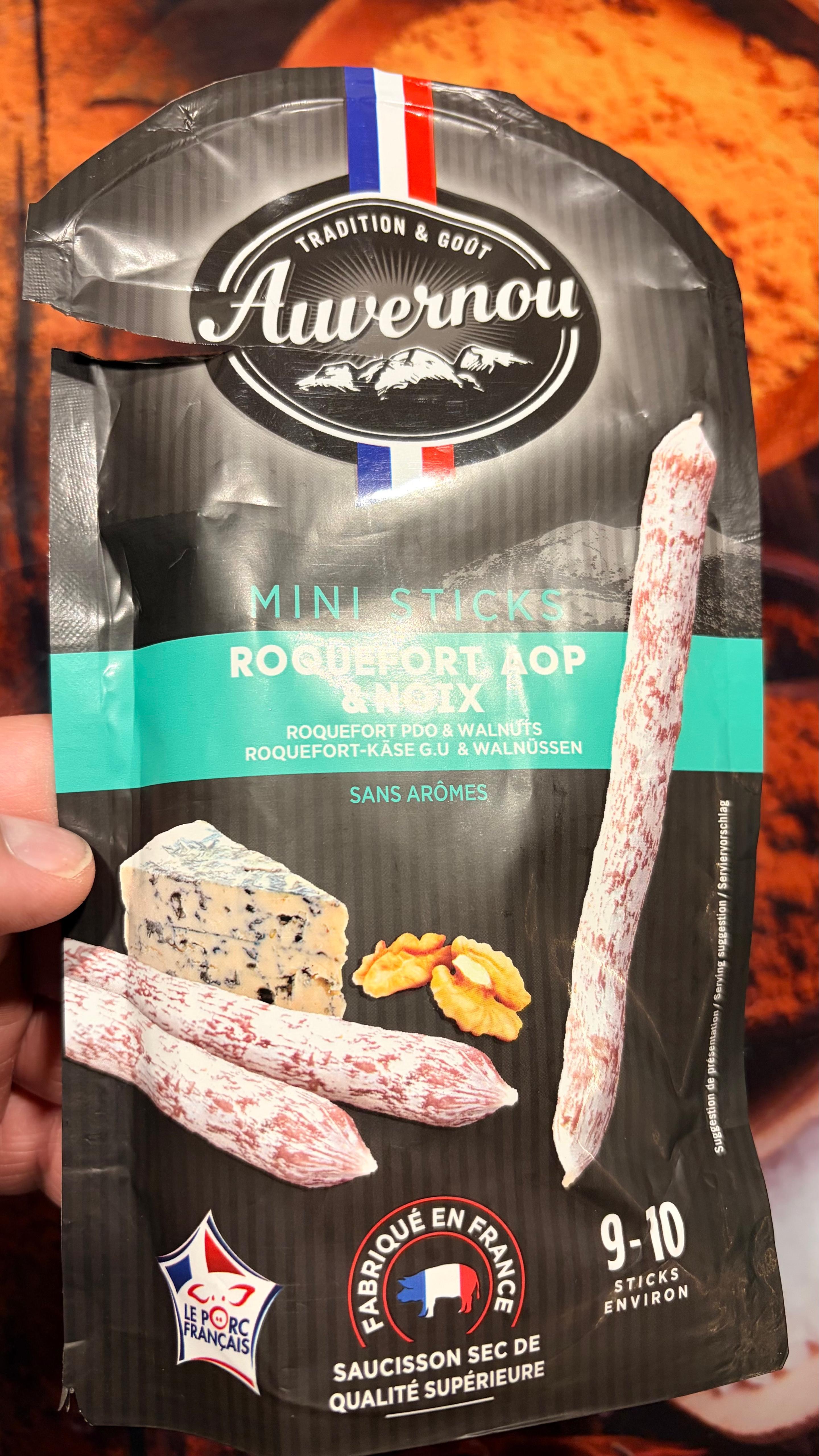 Ce poate învăța România de la UK și Franța despre cum pot fi mai bine promovate produsele locale și micile businessuri: în timp ce românii mizează puternic pe importul de alimente și ard ferme de porci înainte de Crăciun din cauza pestei, francezii și britanicii nu ratează nicio oportunitate de a susține producția locală